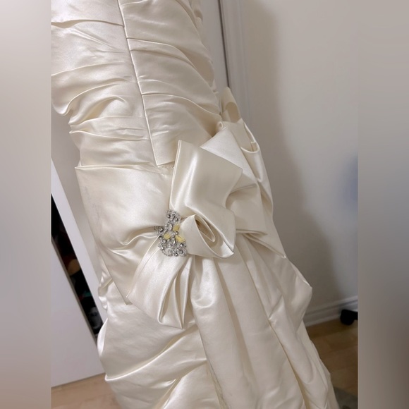 Wedding dress + Veil + Coat - Picture 2 of 7